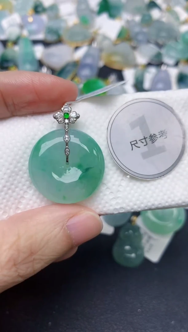 颈饰18K金镶嵌翡翠天然缅甸A货翡翠