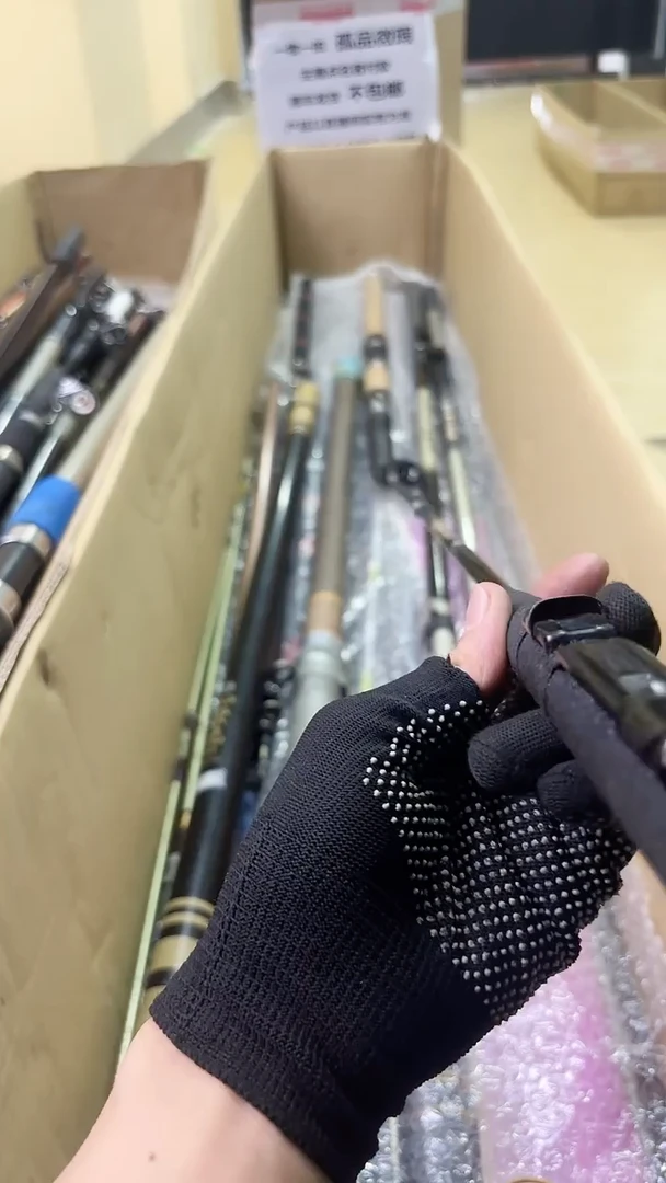 阳****仔孤品微瑕疵 加十元发顺丰 慎拍