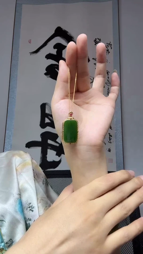 吊坠(不含链)18K金镶嵌和田玉（碧玉）无事牌