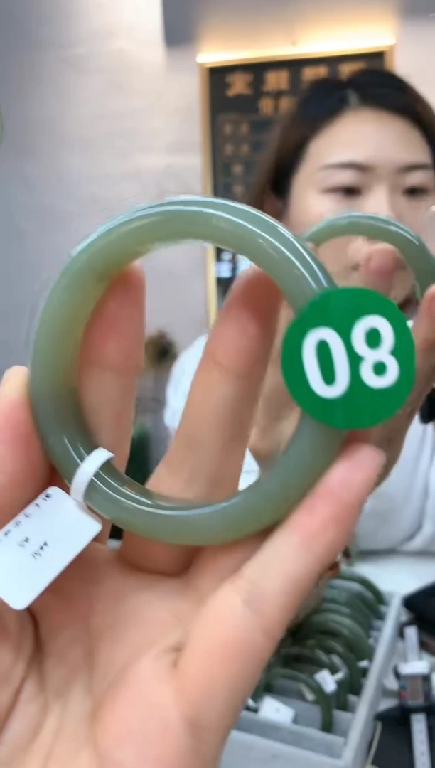 未镶嵌手镯和田玉是****圆手镯3