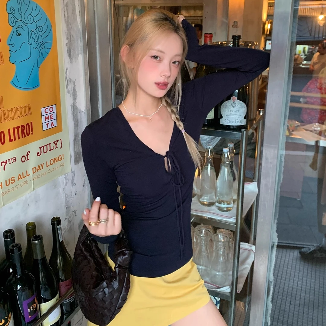 京亚冷葡 设计感修身v领绑带t恤女2025早秋新款长袖显瘦内搭上衣