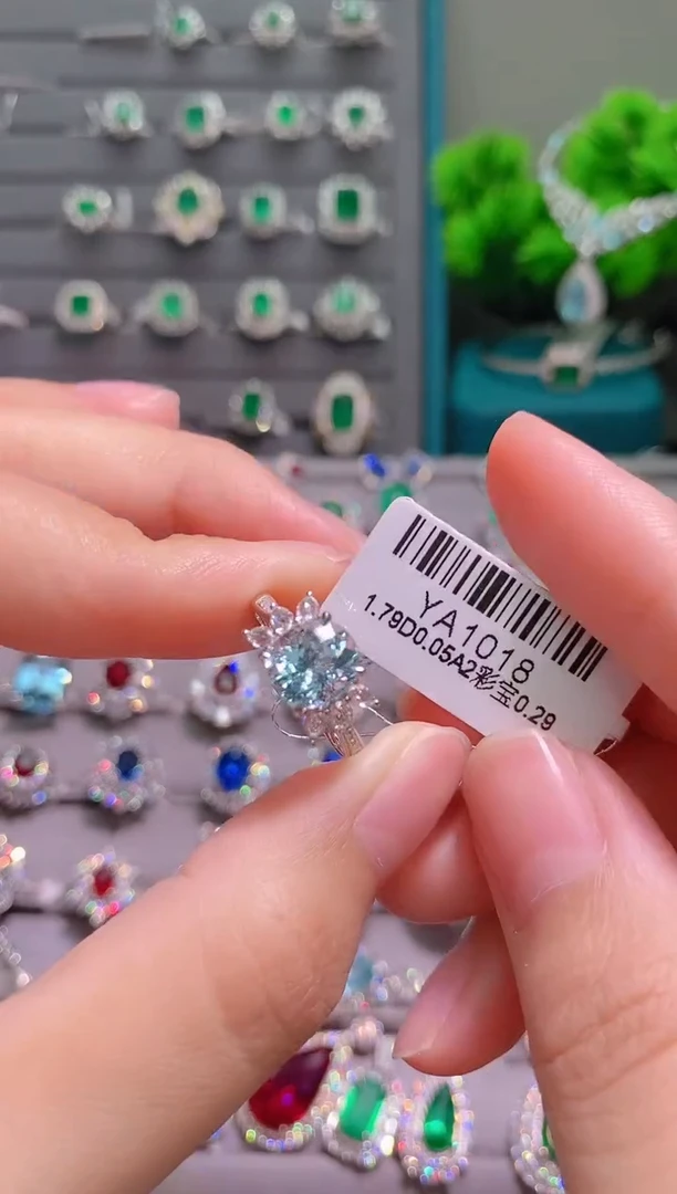 海蓝宝石戒指18K金镶嵌.