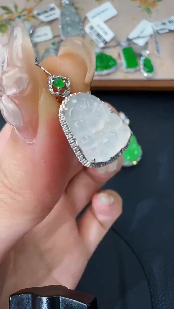 翡翠18K金镶嵌吊坠(不含链)2