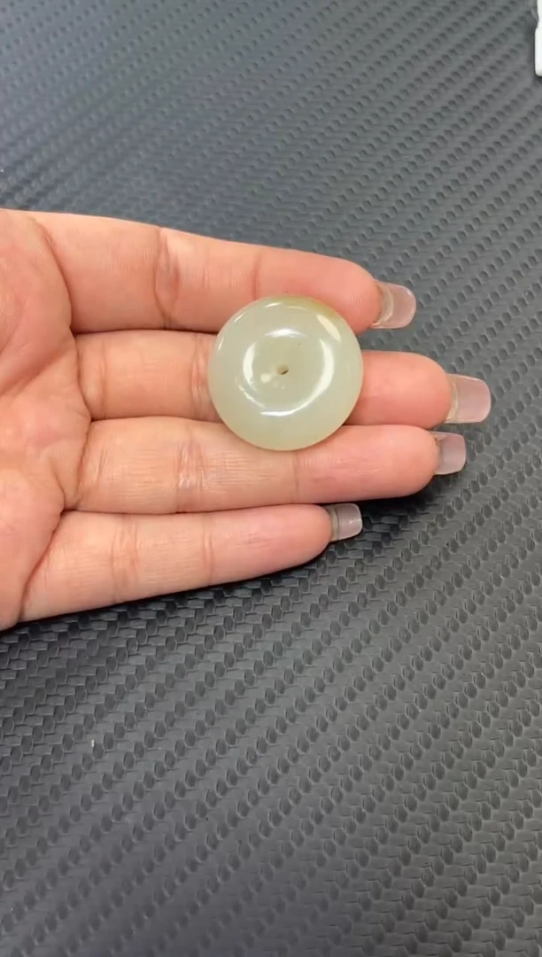 和田玉未镶嵌吊坠(赠链)且末金山微色差平安扣Mh