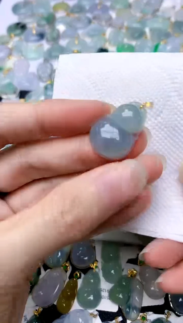 颈饰18K金镶嵌翡翠天然A货翡翠