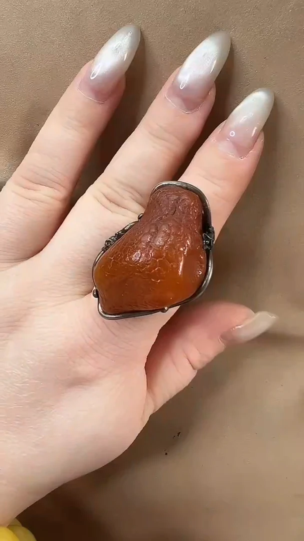 琥珀颈饰未镶嵌戒指