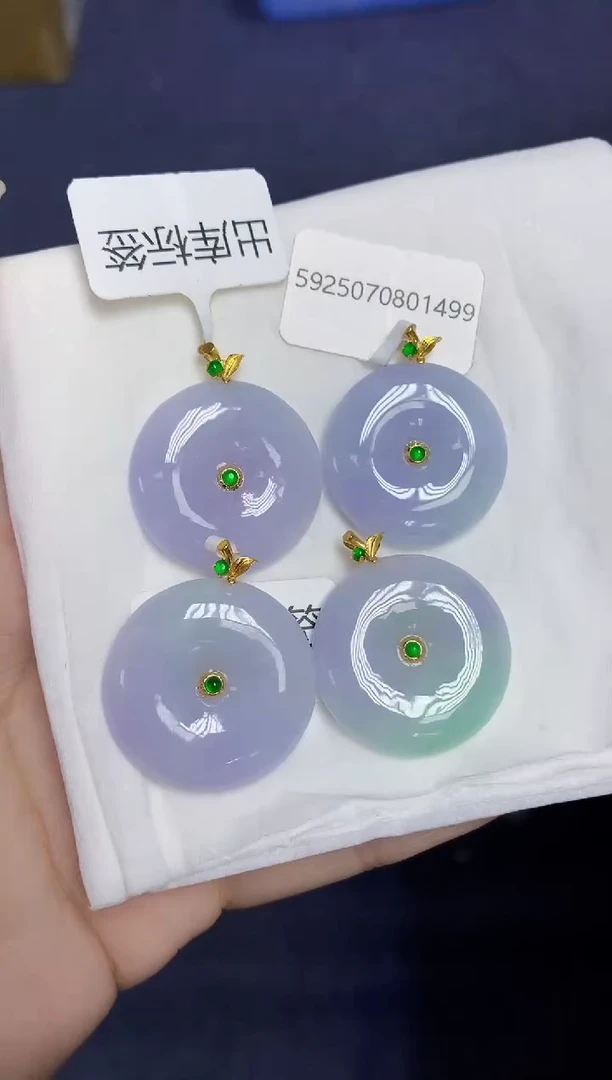 翡翠18K金镶嵌颈饰天然缅甸翡翠A货多样性发其一