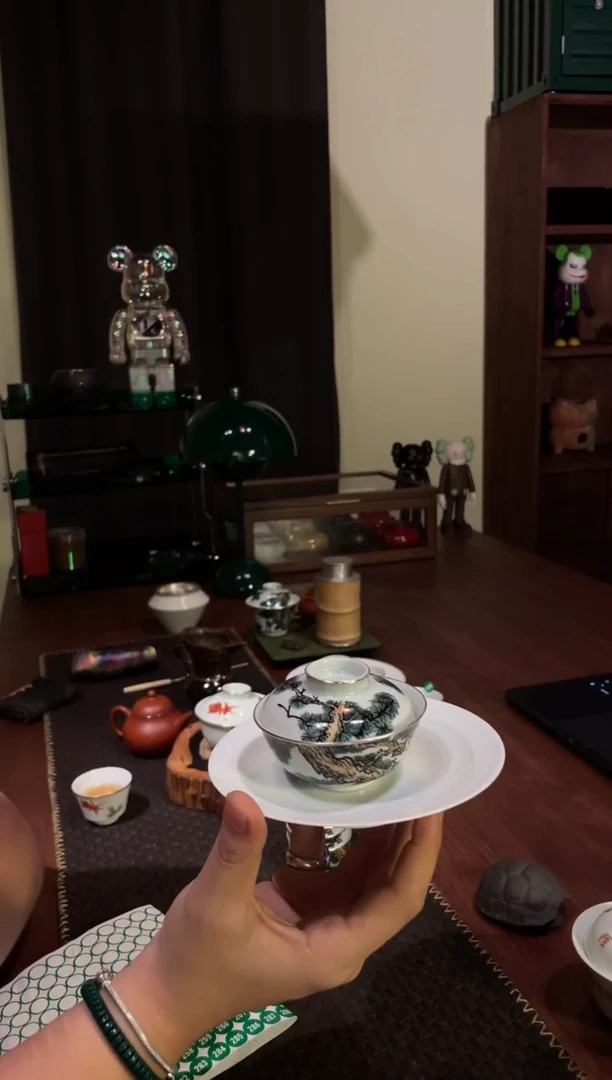 包银松树扁盖碗加素胎白壶承.