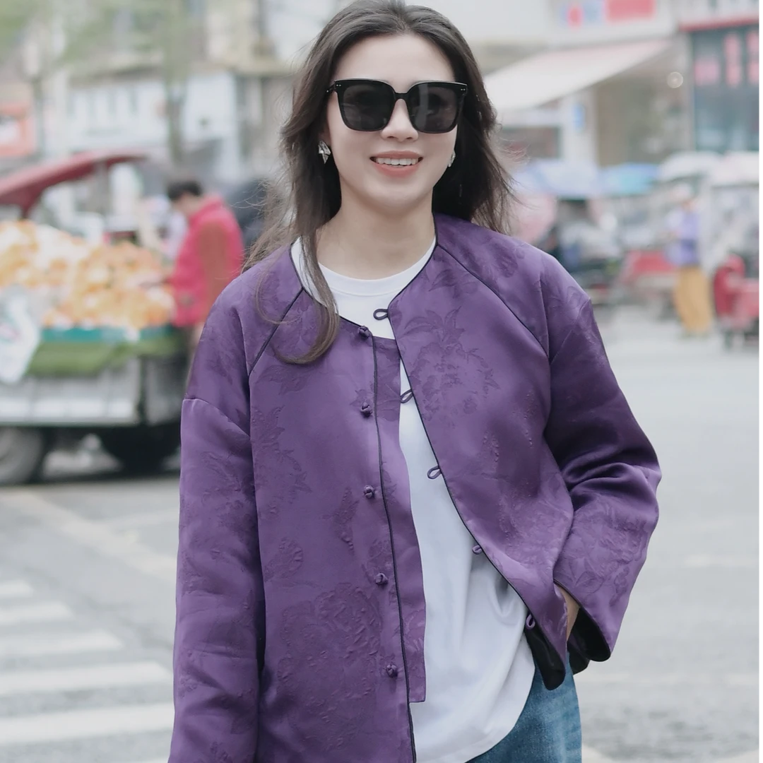 谢美丽-精选圆领对襟提花紫外套