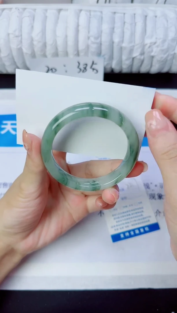 石英质玉手镯未镶嵌8/52.7