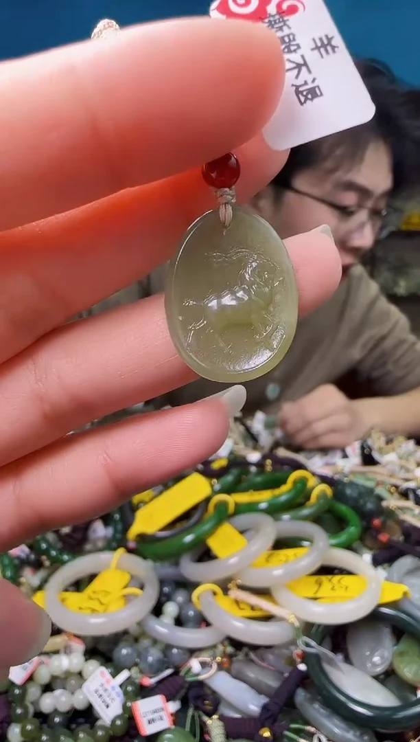 颈饰未镶嵌和田玉1