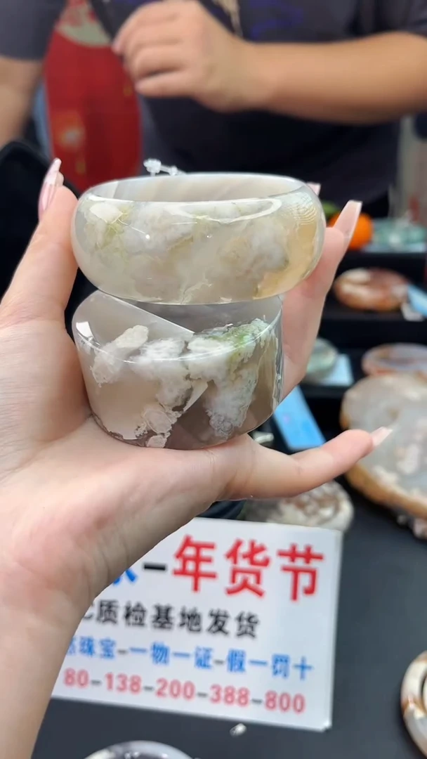 【闪购商品】石英质玉手镯未镶嵌赠送镯心（圈口）58