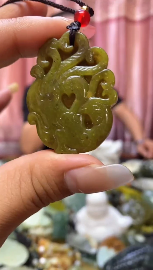 未镶嵌岫玉吊坠