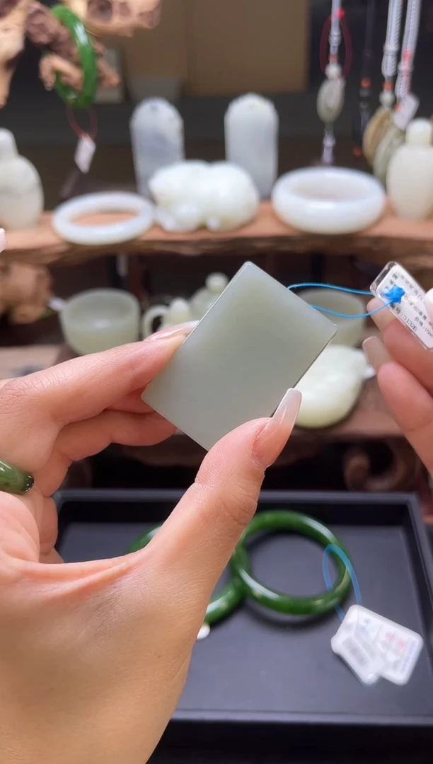 【闪购商品】和田玉吊坠未镶嵌且末青白光面无事牌31326