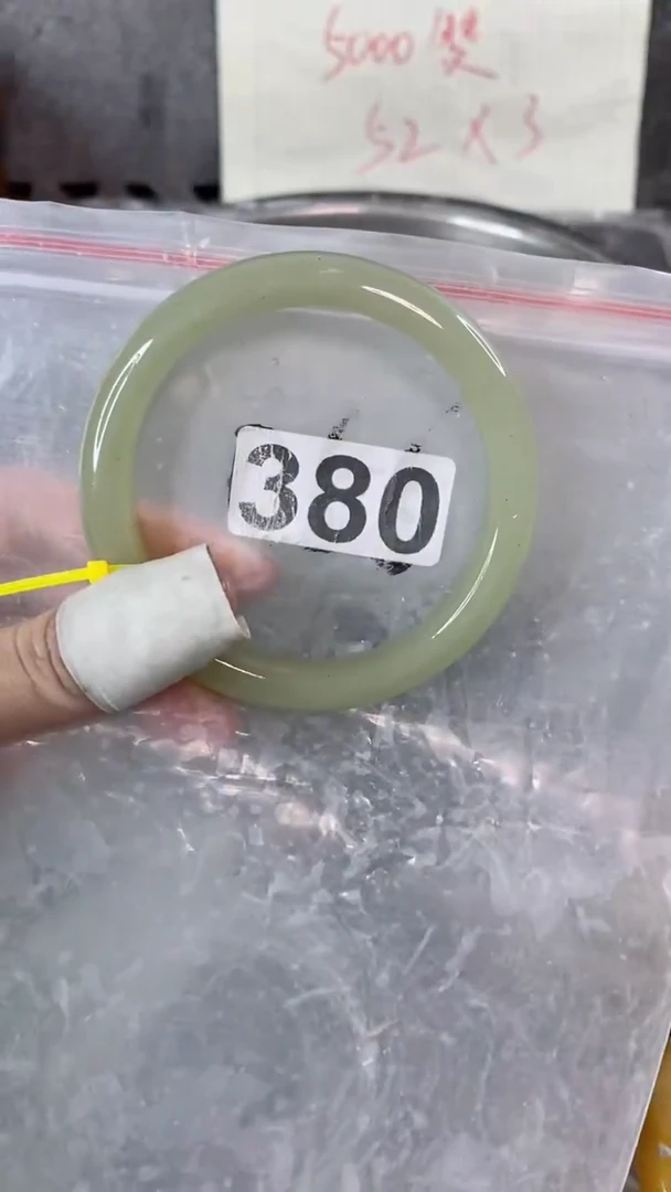 【闪购商品】石英质玉手镯未镶嵌62+380