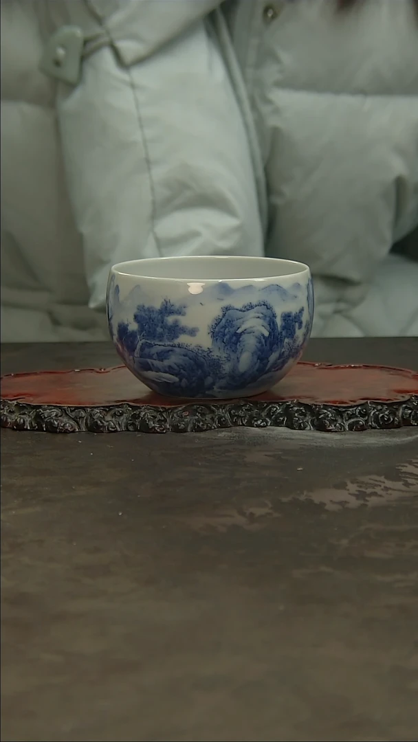 【闪购商品】青花手绘山水主人杯！