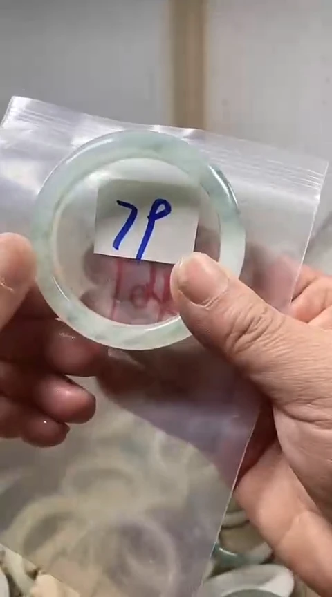 【闪购商品】石英质玉手镯未镶嵌56+79