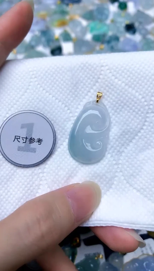 颈饰18K金镶嵌翡翠天然A货翡翠
