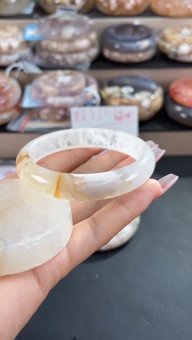 未镶嵌手镯石英质玉57