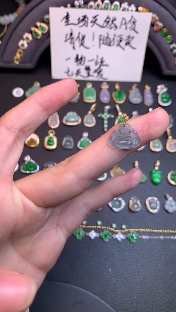 颈饰18K金镶嵌翡翠1