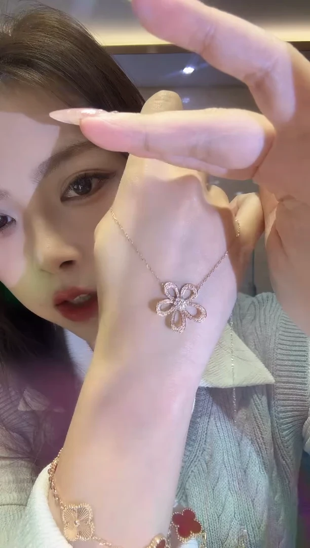 18K金镶嵌套链钻石cy多样性发其一