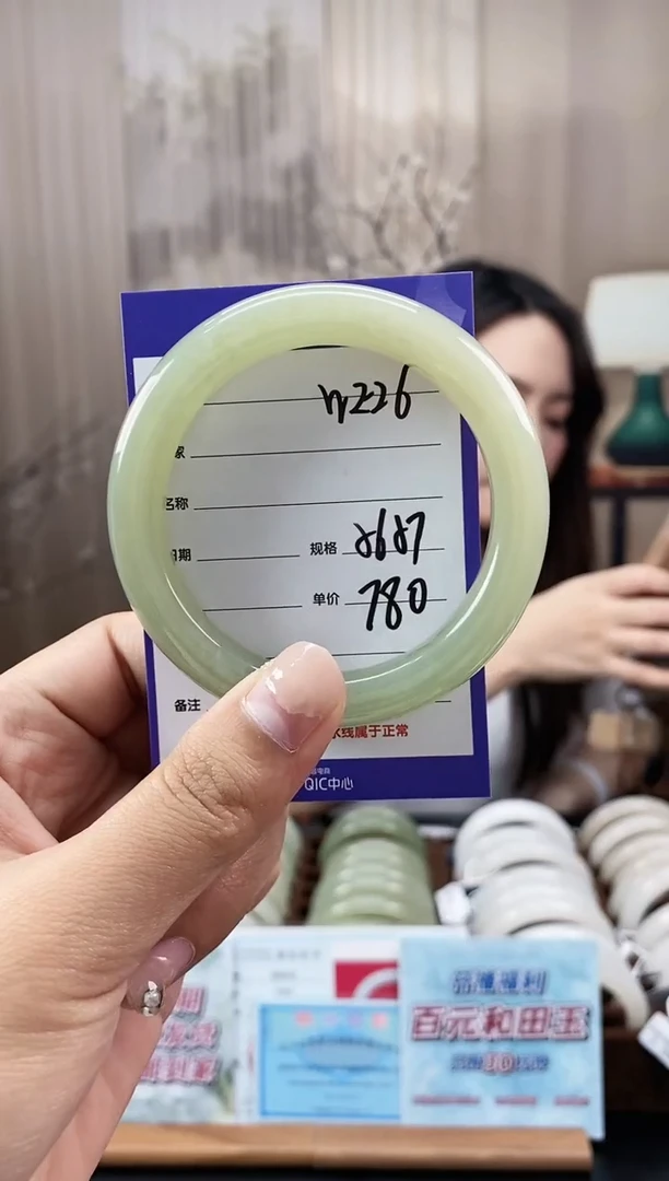 未镶嵌手镯和田玉WE26微色差