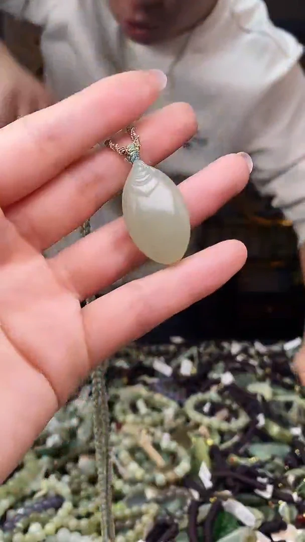 颈饰未镶嵌和田玉多样性发货，拍一发一
