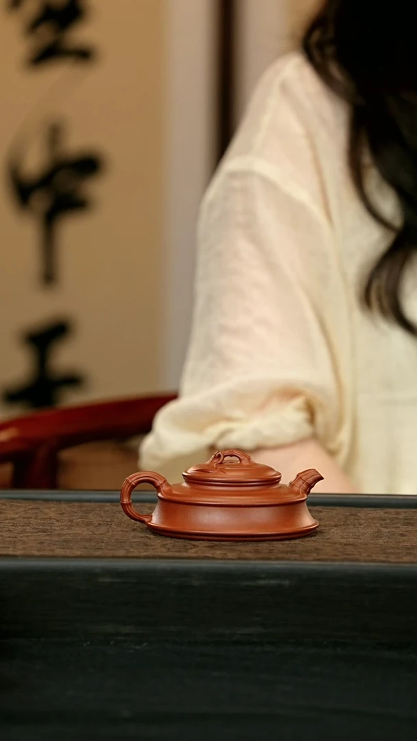 茶壶紫砂扁竹鼎壶 一物见春