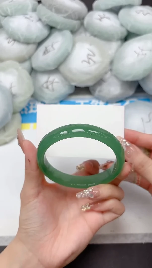 未镶嵌手镯石英质玉38-62.6