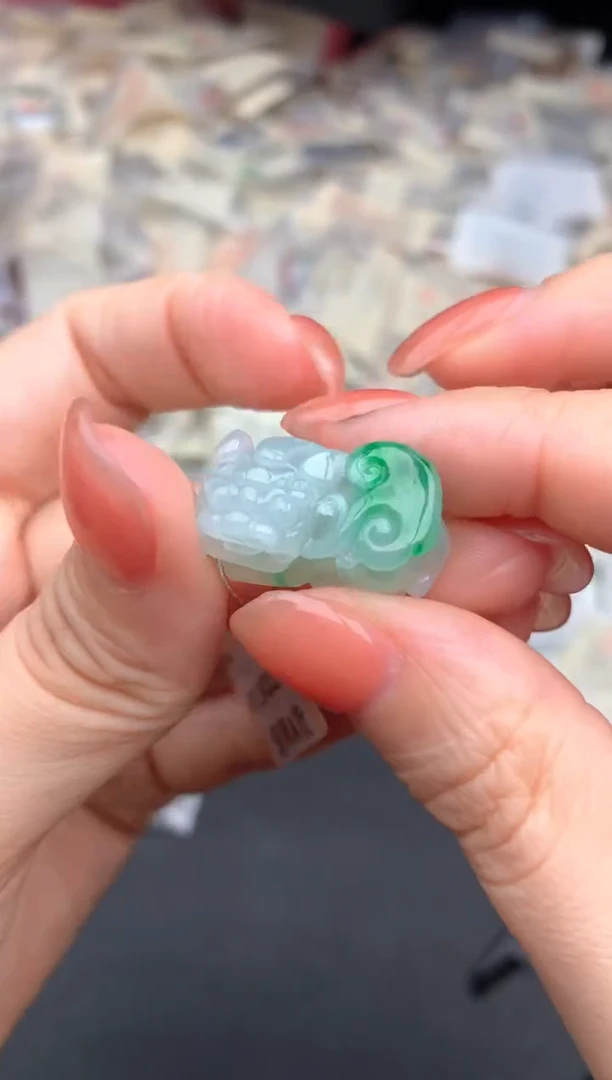 翡翠挂件未镶嵌一