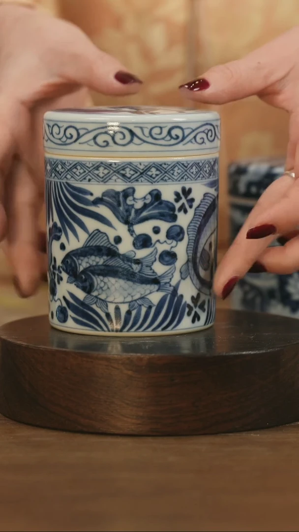 【闪购商品】景德镇手工青花鱼藻茶罐