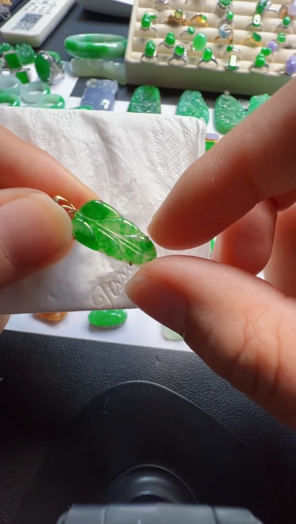 吊坠(不含链)18K金镶嵌翡翠15801