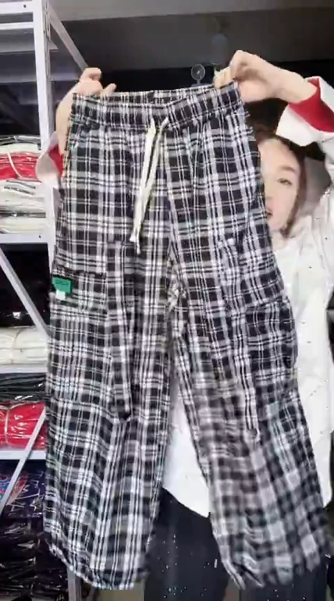 闪电购精品女装2565黑格S