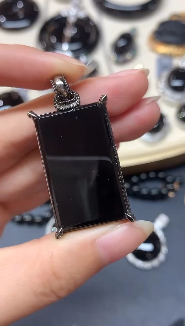 吊坠(不含链)18K金镶嵌翡翠墨翠吊坠|19800