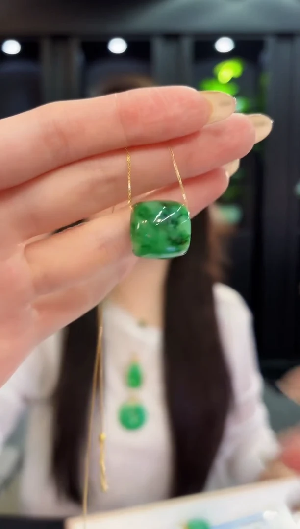 翡翠未镶嵌吊坠(不含链)缅料A货/多样性发货/一件