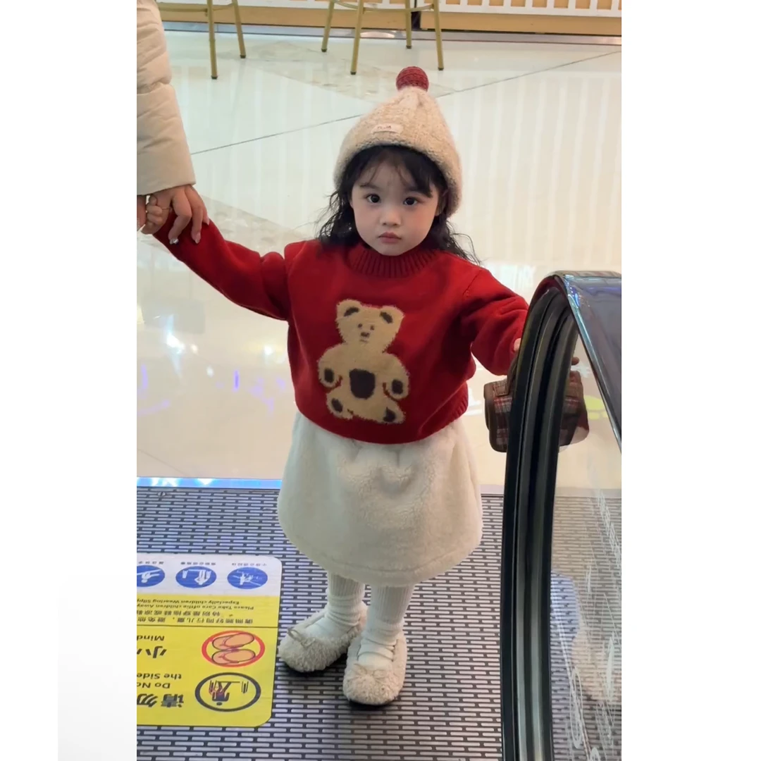90-130女童双层加厚小熊毛衣+米白毛绒半裙