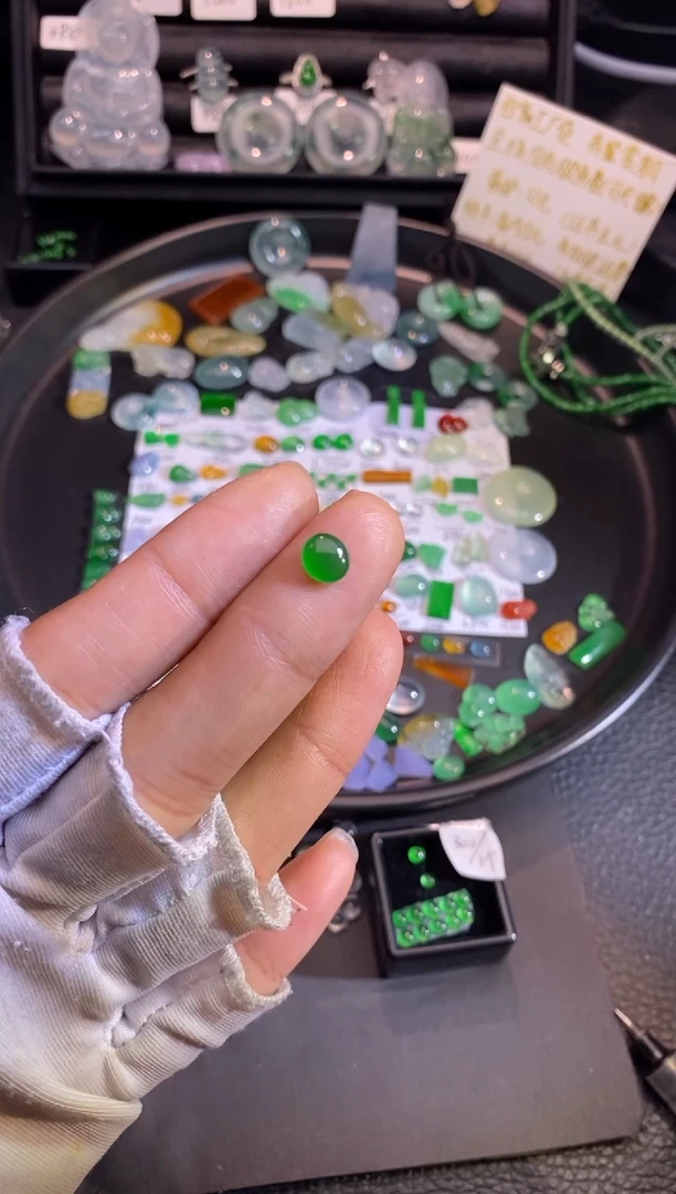 【闪购商品】翡翠挂件未镶嵌蛋面