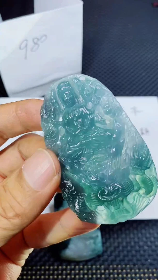 翡翠未镶嵌颈饰