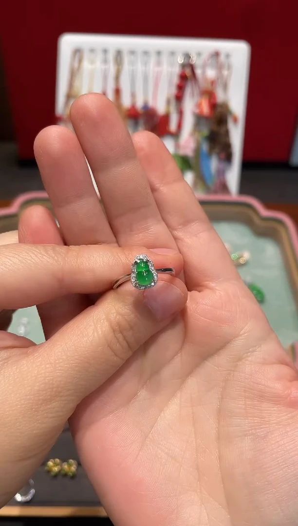 颈饰银S925镶嵌翡翠戒指