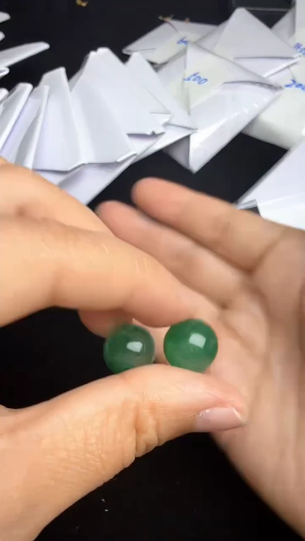 石英质玉（非洲翠）吊坠未镶嵌非洲翠