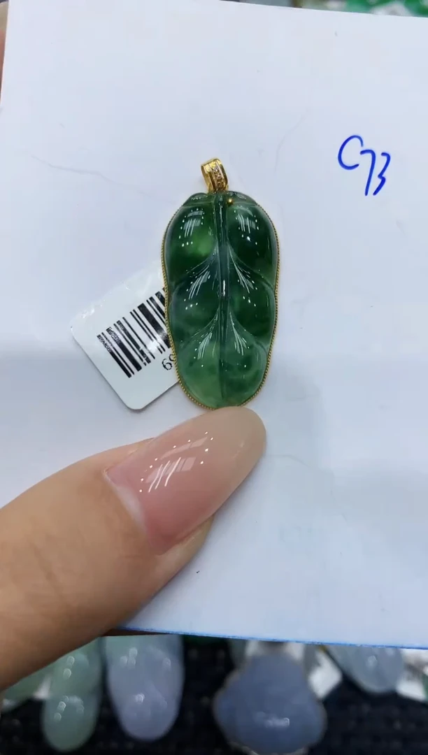 翡翠18K金镶嵌颈饰111111111111