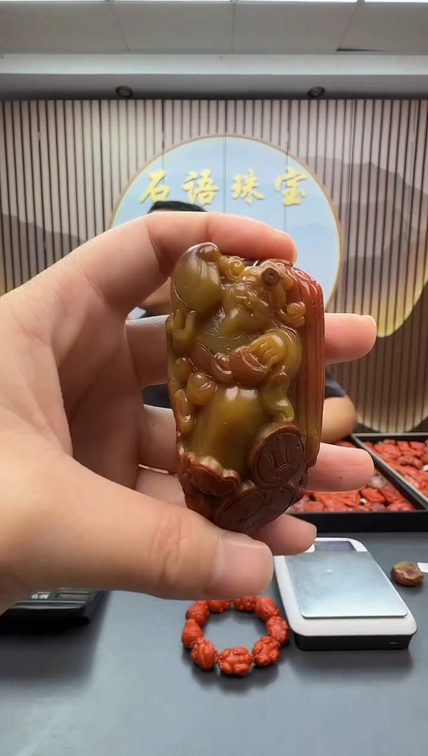 未镶嵌雕刻玛瑙/玉髓049ZB1218产品一个