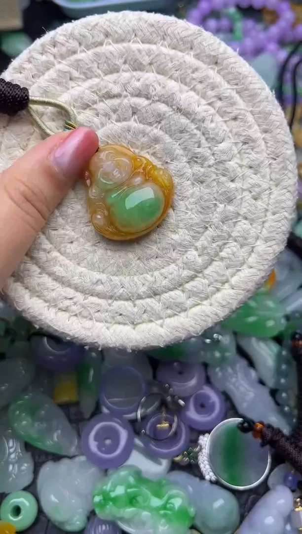 颈饰未镶嵌翡翠天然缅甸翡翠吊坠