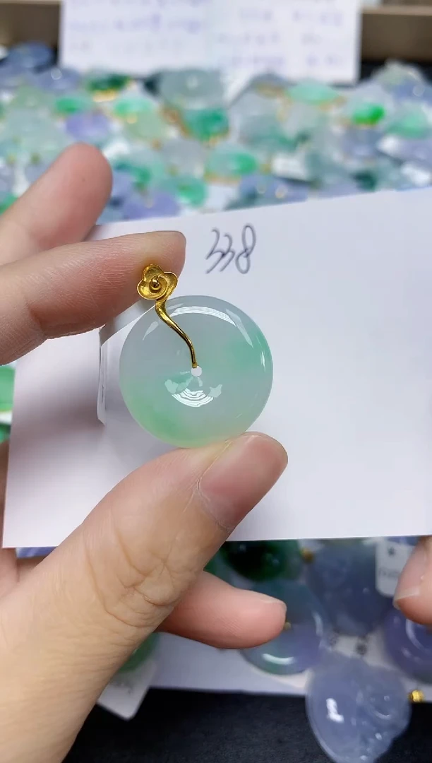 翡翠18K金镶嵌颈饰天然缅甸翡翠A货