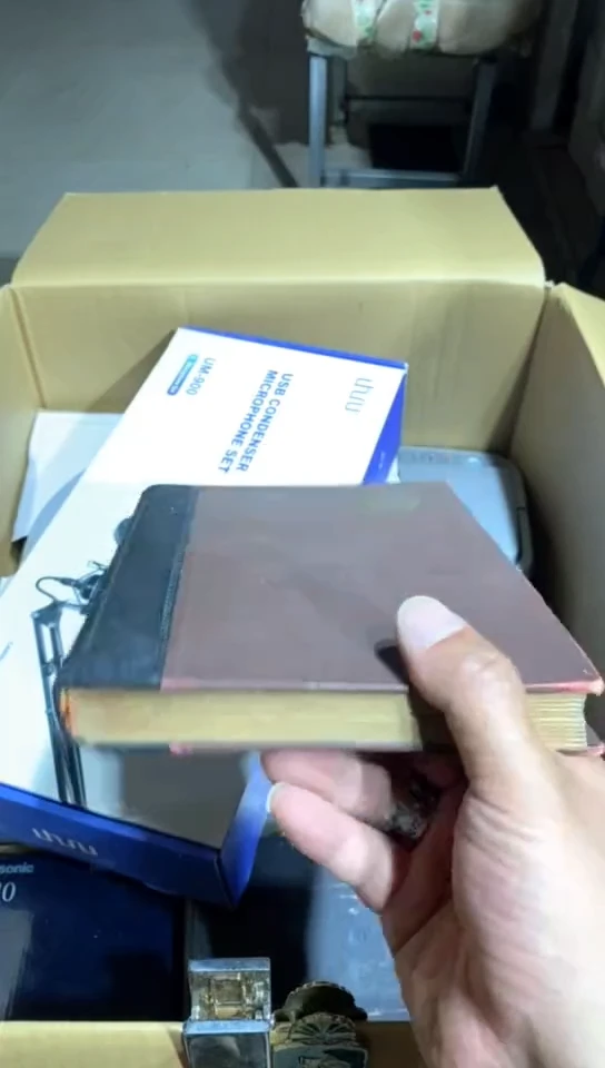 8新中古商品，瑕疵品，不保好坏。477