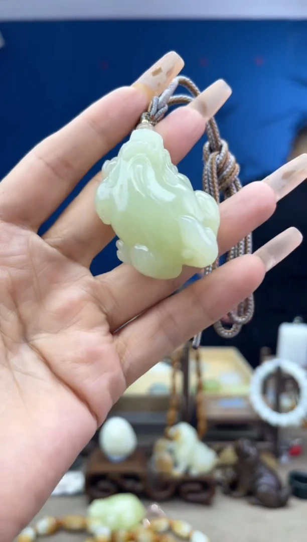 和田玉未镶嵌颈饰1