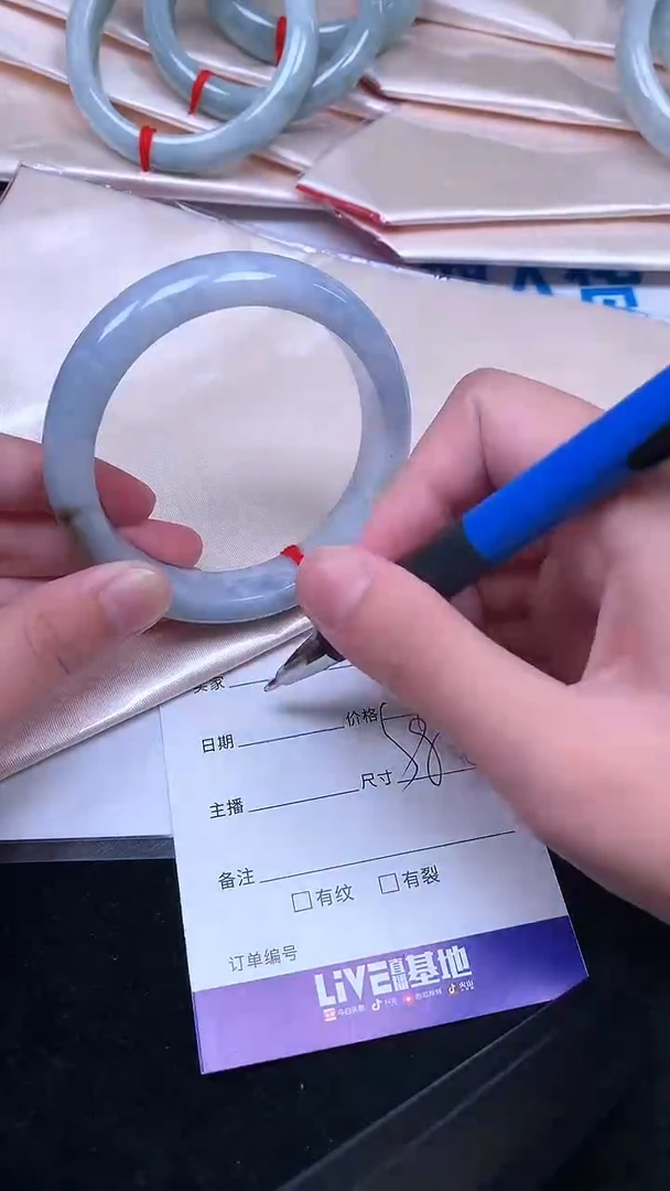 未镶嵌手镯翡翠.