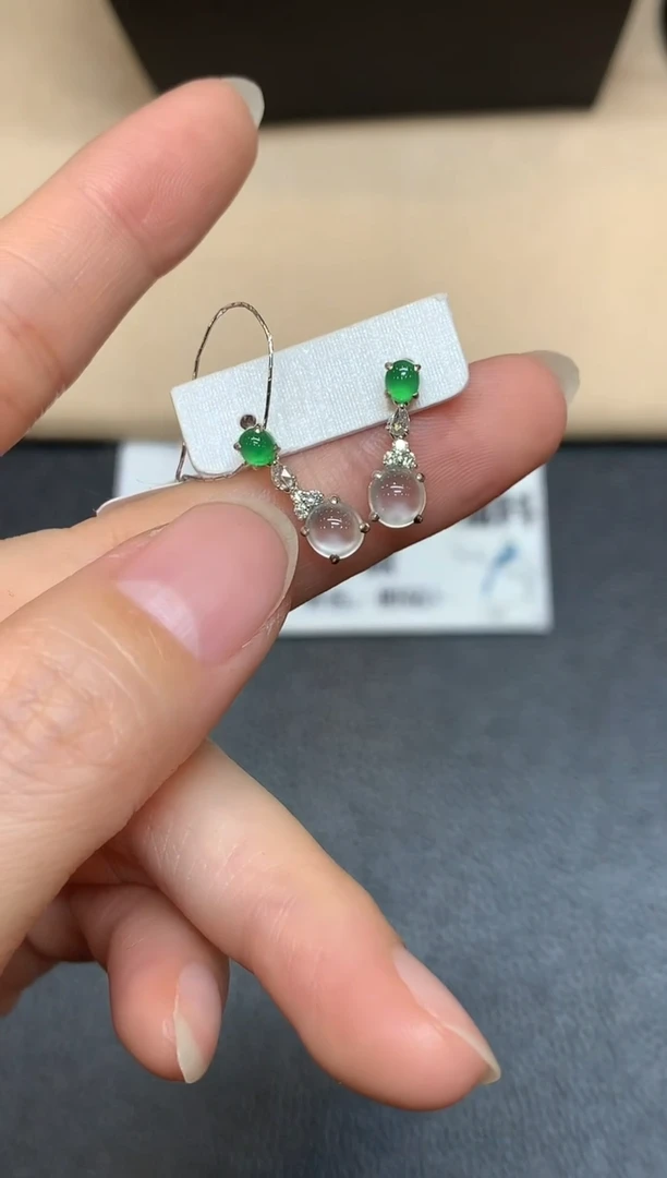 18K金镶嵌翡翠耳饰蛋面【无服务费