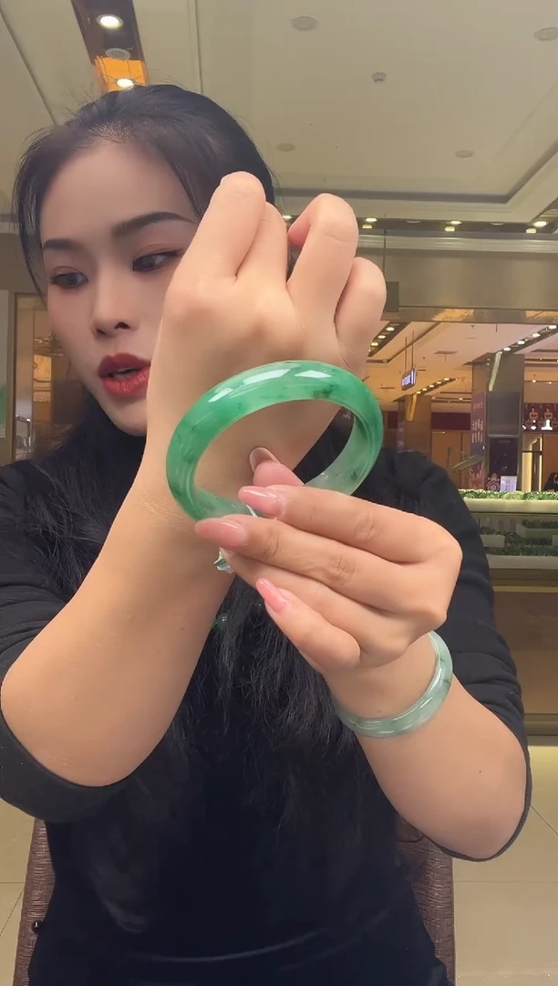 未镶嵌手镯石英质玉（非洲翠）62