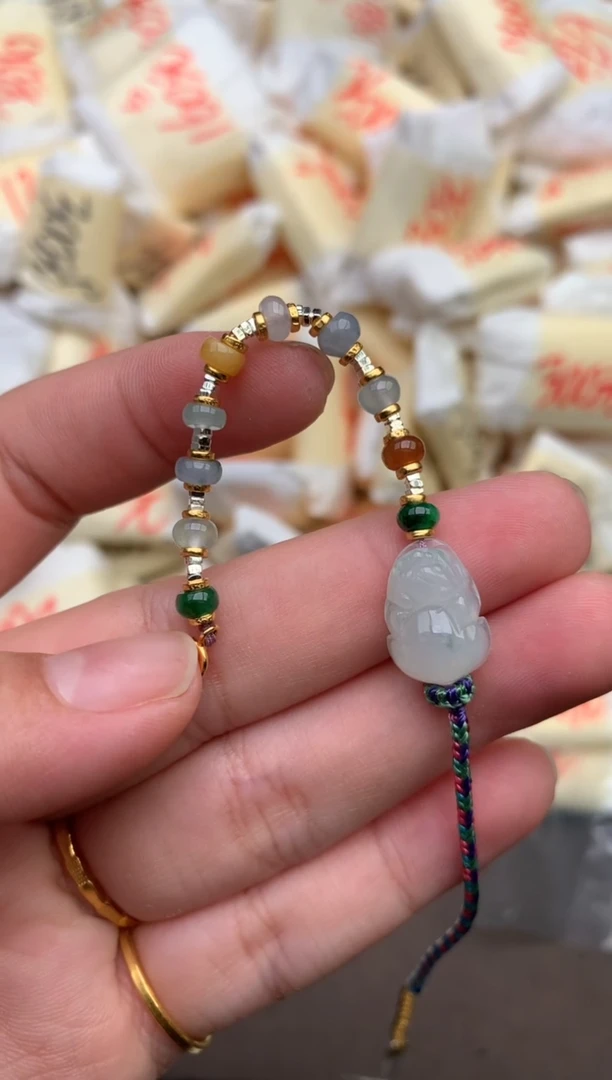 翡翠挂件未镶嵌 —